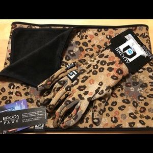 Brody Paws Scarf And Glove Set